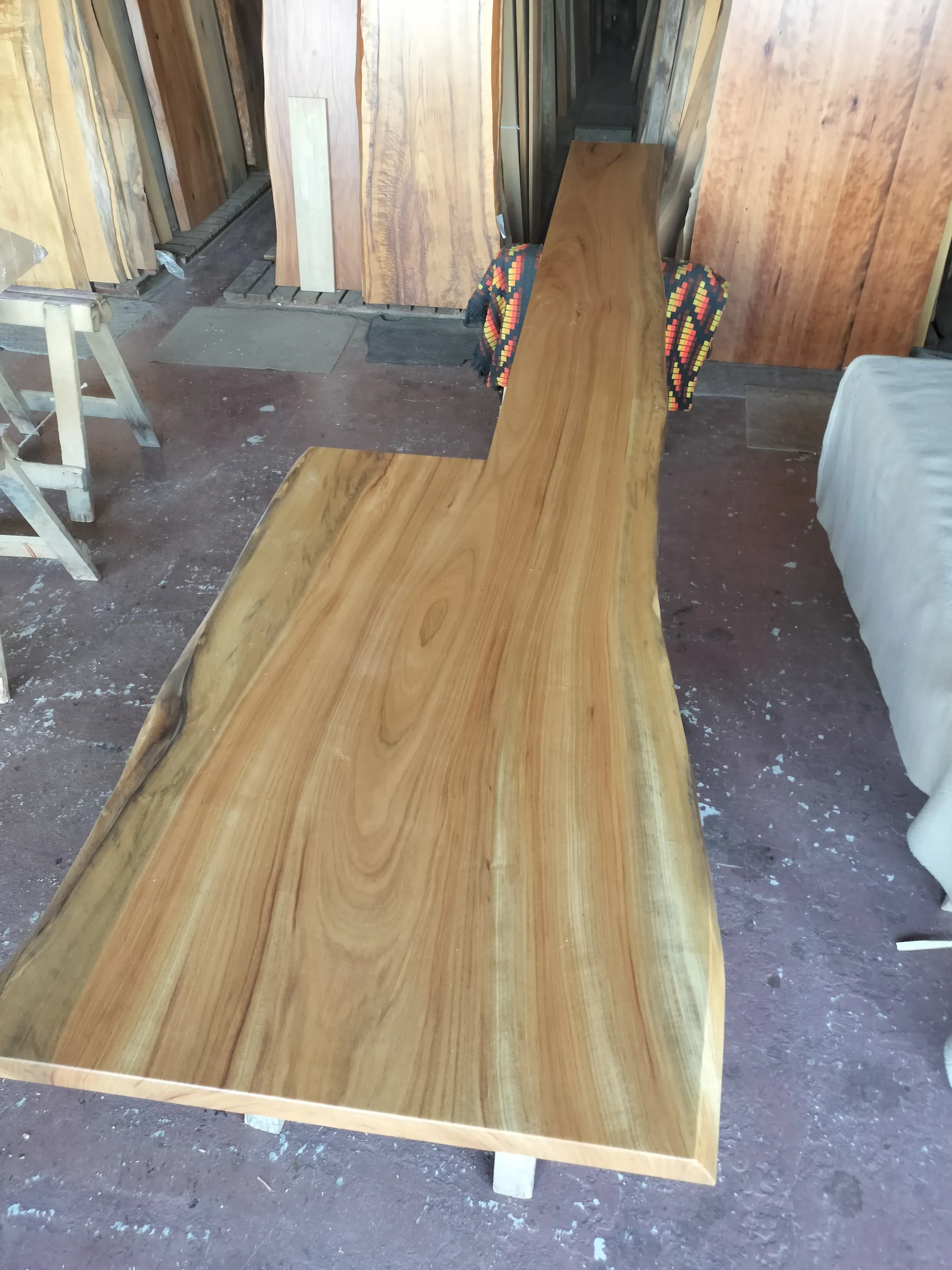 楠のキッチンカウンター兼ダイニングテーブル